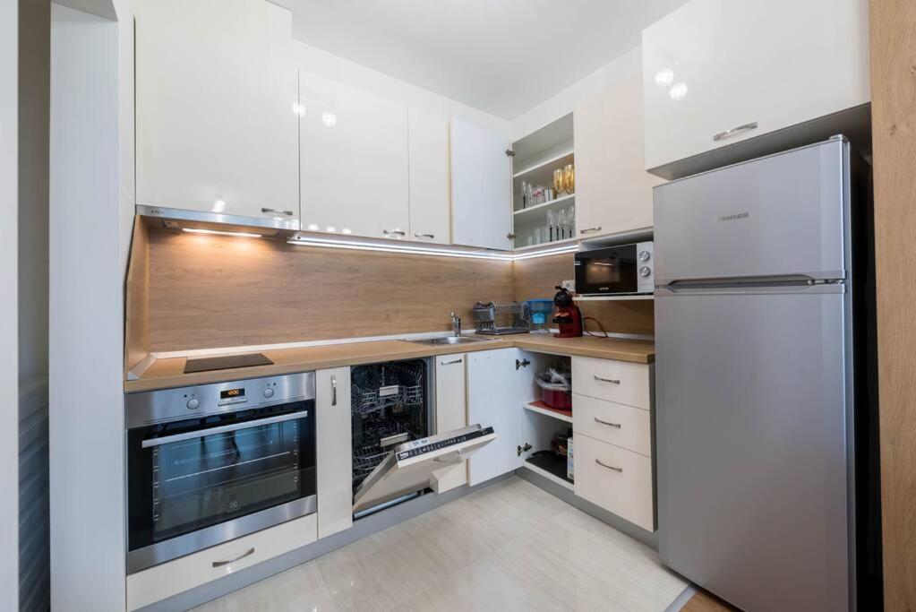 Labyrinth Apartment - Free Parking Space Included Varna Exterior foto